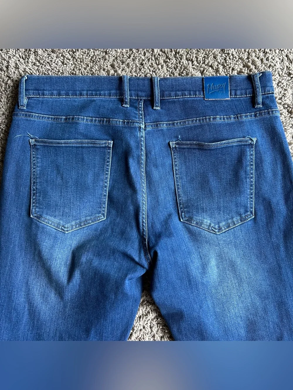 Mugsy Jeans Mens 38x32 Wash Blue Kinzies Straight Fit Stretch Performance Denim